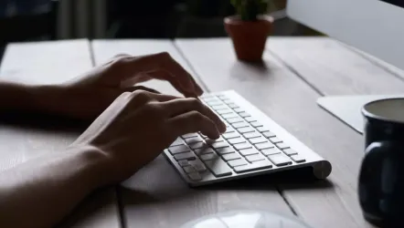 Кто такой копирайтер, сколько зарабатывает в 2025 году и как им стать